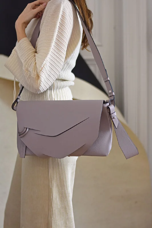 Edgy Fashion Deals Boomerang Hybrid Bag Crossbody Táska - Taupe Lilac Chic Bags, Shop Now & Save Edgy Fashion Deals Boomerang Hybrid Bag Crossbody Táska - Taupe Lilac Chic Bags, Shop Now & Save
