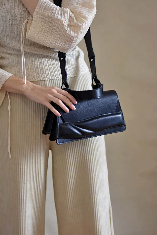 Vintage-Inspired Style Offers Mini Balance Bag Táska - Smooth Black - Sample Your Perfect Bag At The Perfect Price Vintage-Inspired Style Offers Mini Balance Bag Táska - Smooth Black - Sample Your Perfect Bag At The Perfect Price