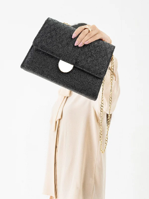 Thread textured Handbag Stylish And Functional Bags Now At Reduced Rates