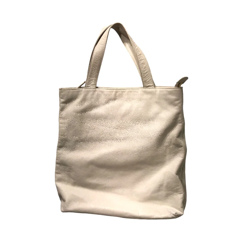 CHANEL/Tote Bag/Leather/WHT/ Luxury Totes At The Lowest Prices Of The Season